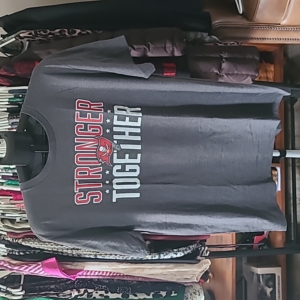 Tampa Bay Buccaneers Stronger Together T-shirt NWOT Sz L